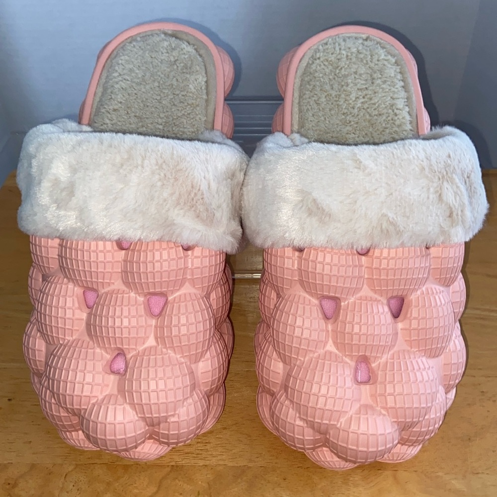 Bubble slides with fur Perfect Non-Slip and Waterproof and walk comfort. NWT